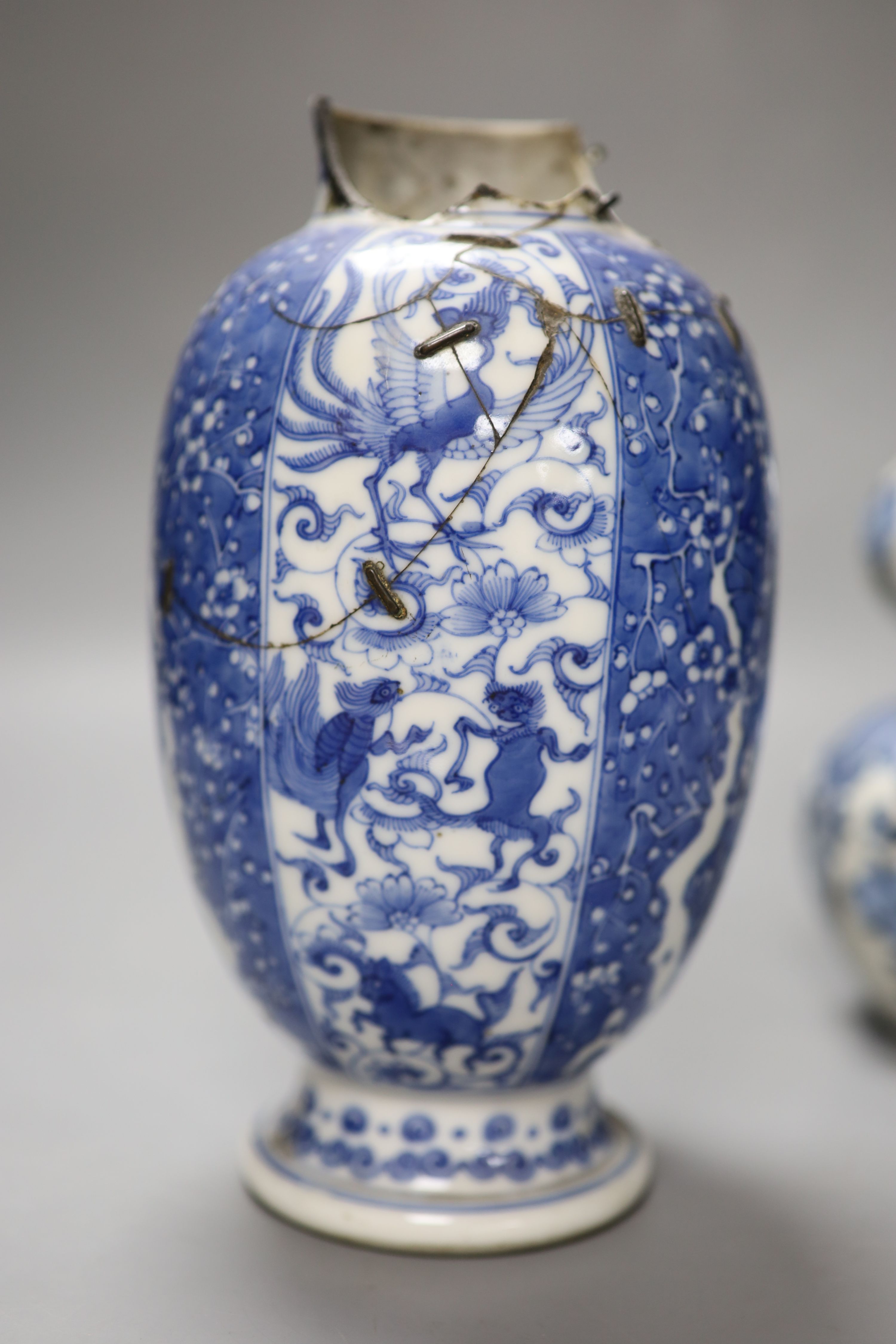 A Chinese blue and white gourd vase, a famille rose sleeve vase and a Japanese blue and white vase, height 20cm (a.f)